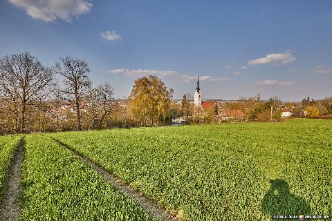 Gemeinde Massing Landkreis Rottal-Inn Pfarrkirche St-Stephan Landschaft (Dirschl Johann) Deutschland PAN